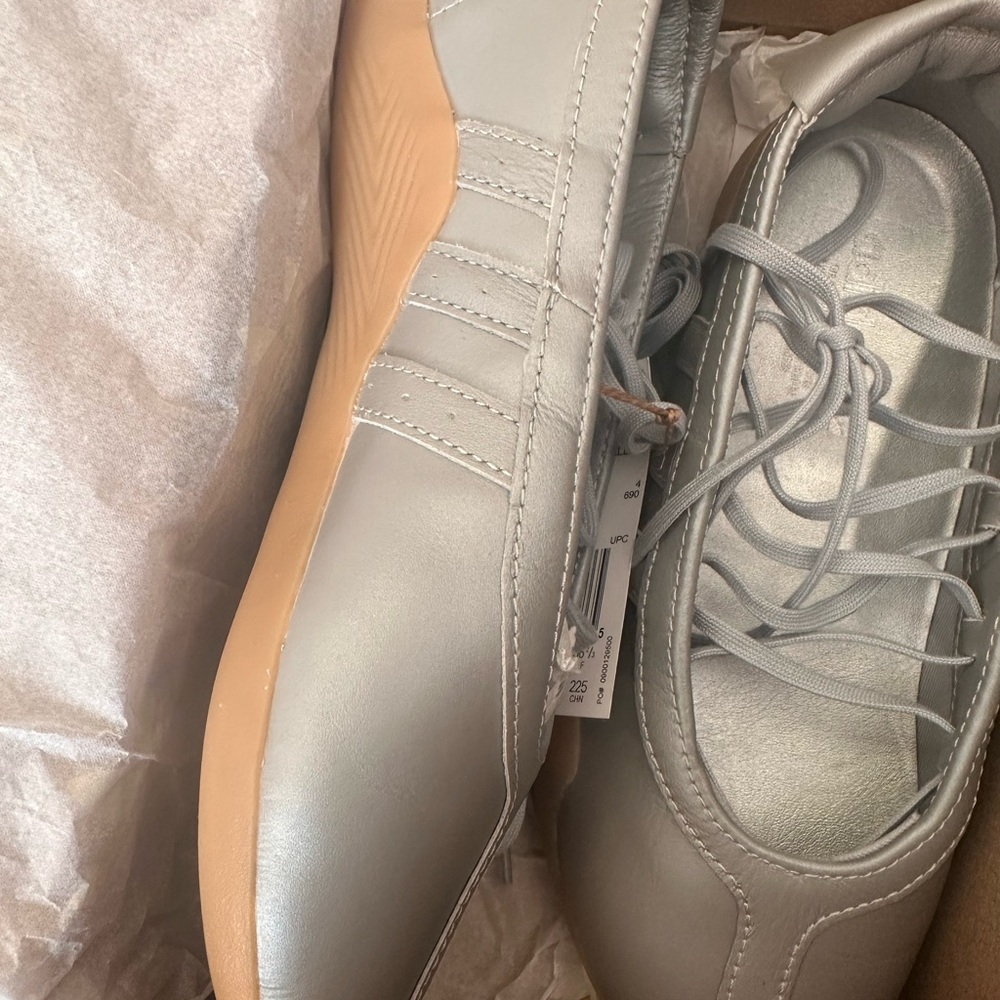 Converse Silver and Tan Men's Sneakers